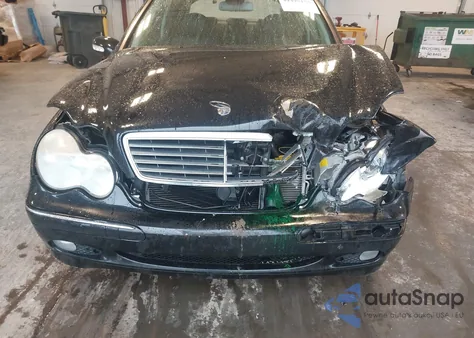 2002 Mercedes-Benz C 240 из США, поврежденный, VIN WDBRF61J02F258050